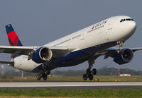 DELTA_A330-300_N802NW_JFK_0911F_JP_small.jpg