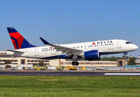 DELTA_A220_N119DU_LGA_0919_8_JP_small1.jpg