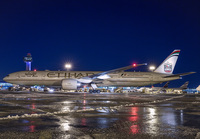 ETIHAD_777-300_A6-ETN_JFK_0115A_jP_small1.jpg