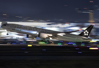 EVAAIR_777-300_B-16715_LAX_0226_2_JP_small.jpg