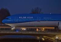 KLM_777-300_PH-BVB_AMS_1118_JP_small.jpg