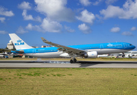 KLM_A330-300_PH-AKE_SXM_0225_9_jP_small.jpg
