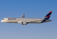 LATAM_787-9_CC-BGJ_JFK_0422_JP_small.jpg