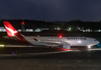 QANTAS_A330-200_VH-EBO_NRT_0224_JP_small.jpg