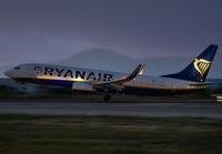 RYANAIR_737-800_EI-FTA_RHO_0818A_1_JP_small.jpg