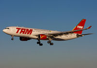 TAM_A330-200_PT-MVK_MIA_1209_JP_small.jpg
