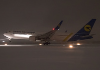 UKRAINE_767-300_UR-GED_JFK_0318_4_JP_smal.jpg